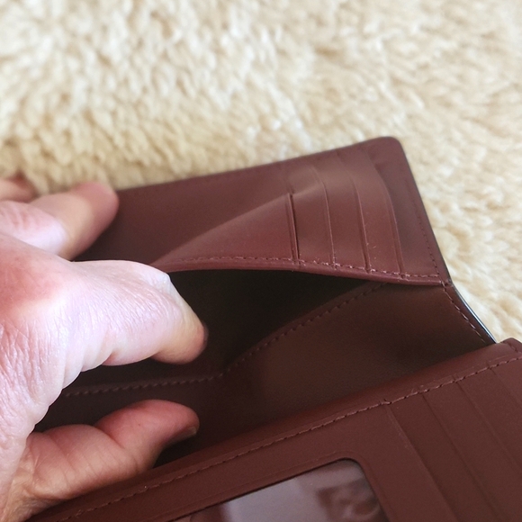 Beautiful NWOT Coach Signature Brown Evergreen Floral Bi-Fold Wallet  🩷🤎🎁🌸🤍 - Picture 11 of 16